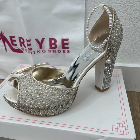 NEVER WORN - Pearl Block Bridal Heels - Picture 3 of 7